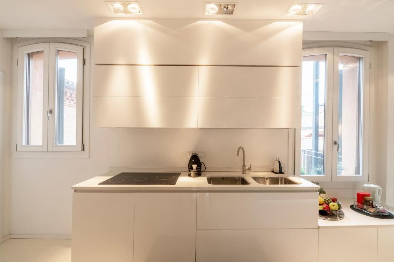 Charming Flat In Centro A Ferrara Con Posto Auto Villa Exterior foto