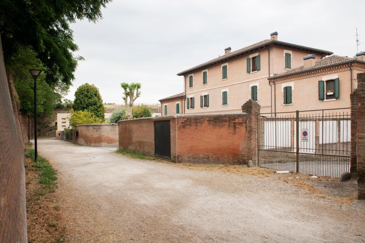 Charming Flat In Centro A Ferrara Con Posto Auto Villa Exterior foto
