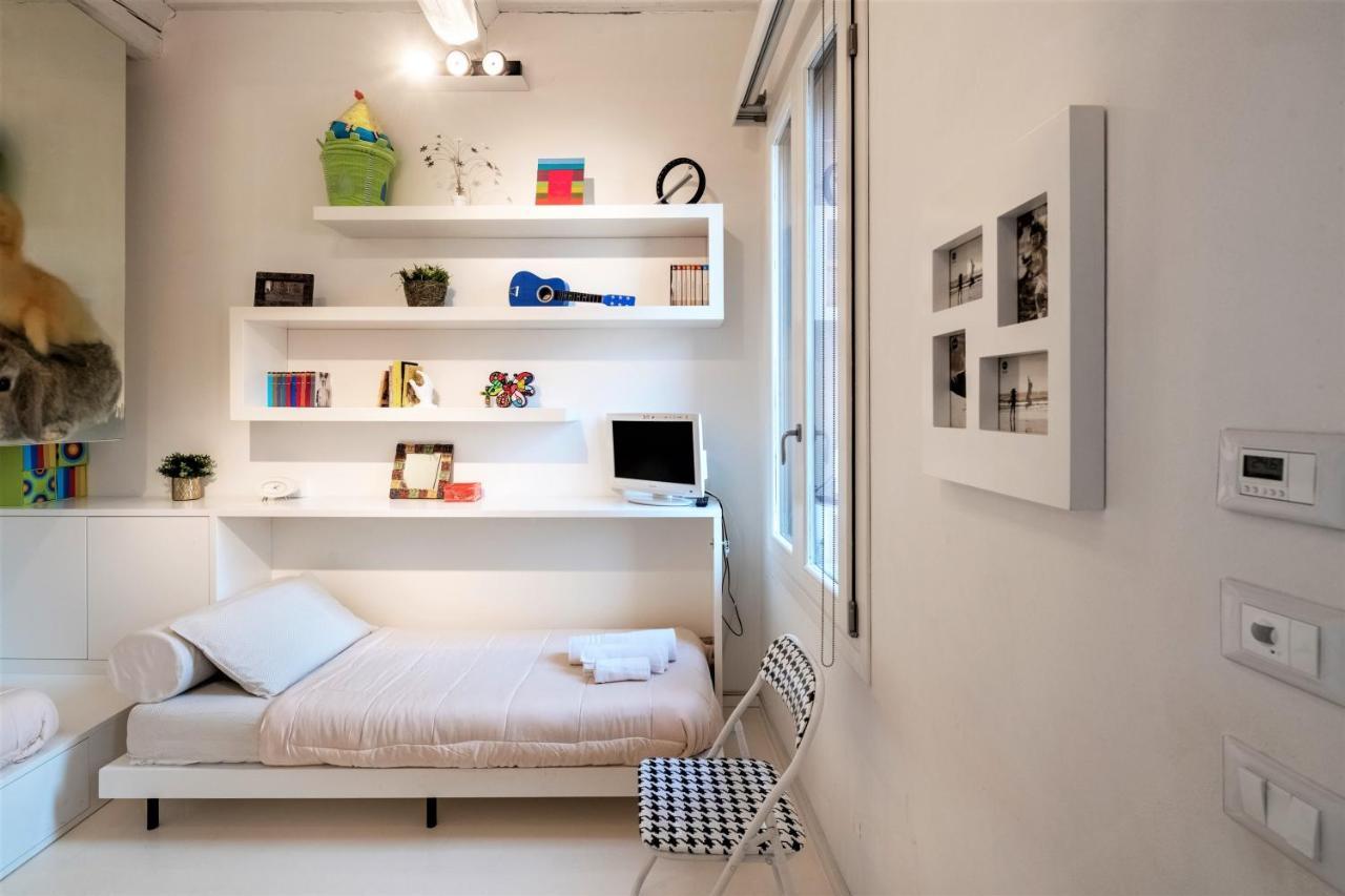 Charming Flat In Centro A Ferrara Con Posto Auto Villa Exterior foto